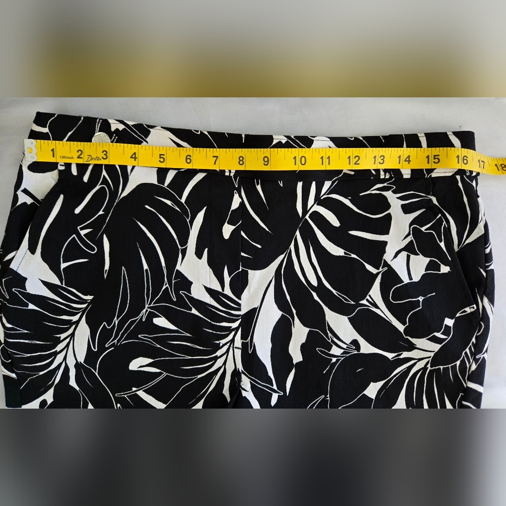 Rafaella Tropical Print Shorts Sz 12 Comfort Stretch High Rise 6 1/2" Inseam - Picture 4 of 8